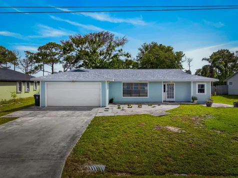 662 SE Essex Drive Port St Lucie FL 34984