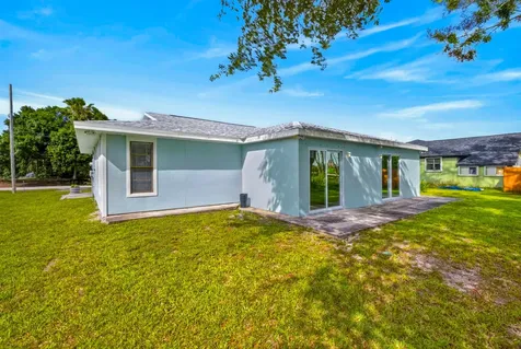 662 SE Essex Drive Port St Lucie FL 34984