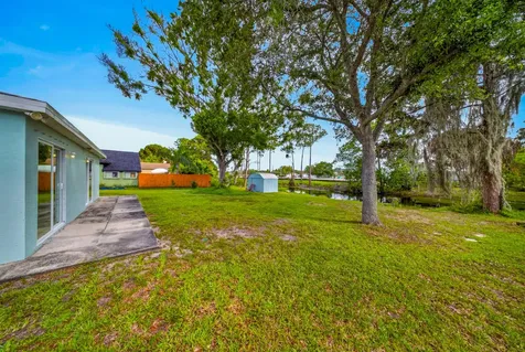 662 SE Essex Drive Port St Lucie FL 34984