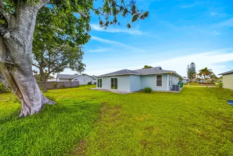 662 SE Essex Drive Port St Lucie FL 34984