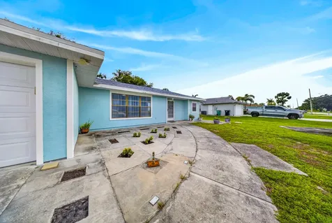 662 SE Essex Drive Port St Lucie FL 34984