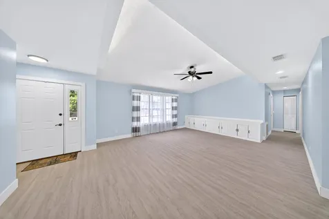 662 SE Essex Drive Port St Lucie FL 34984