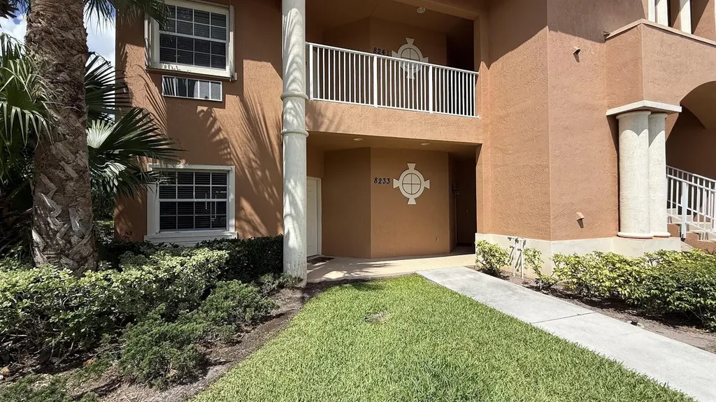 8233 Mulligan Circle Port St Lucie FL 34986