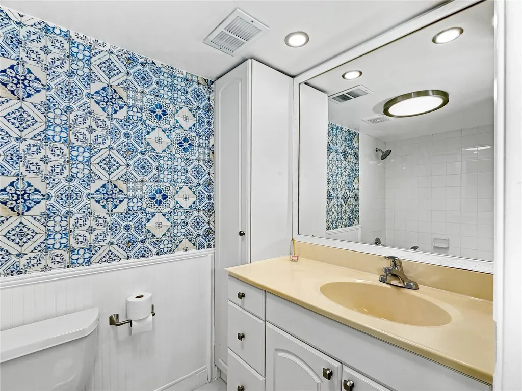 2950 N Palm Aire Drive Pompano Beach FL 33069