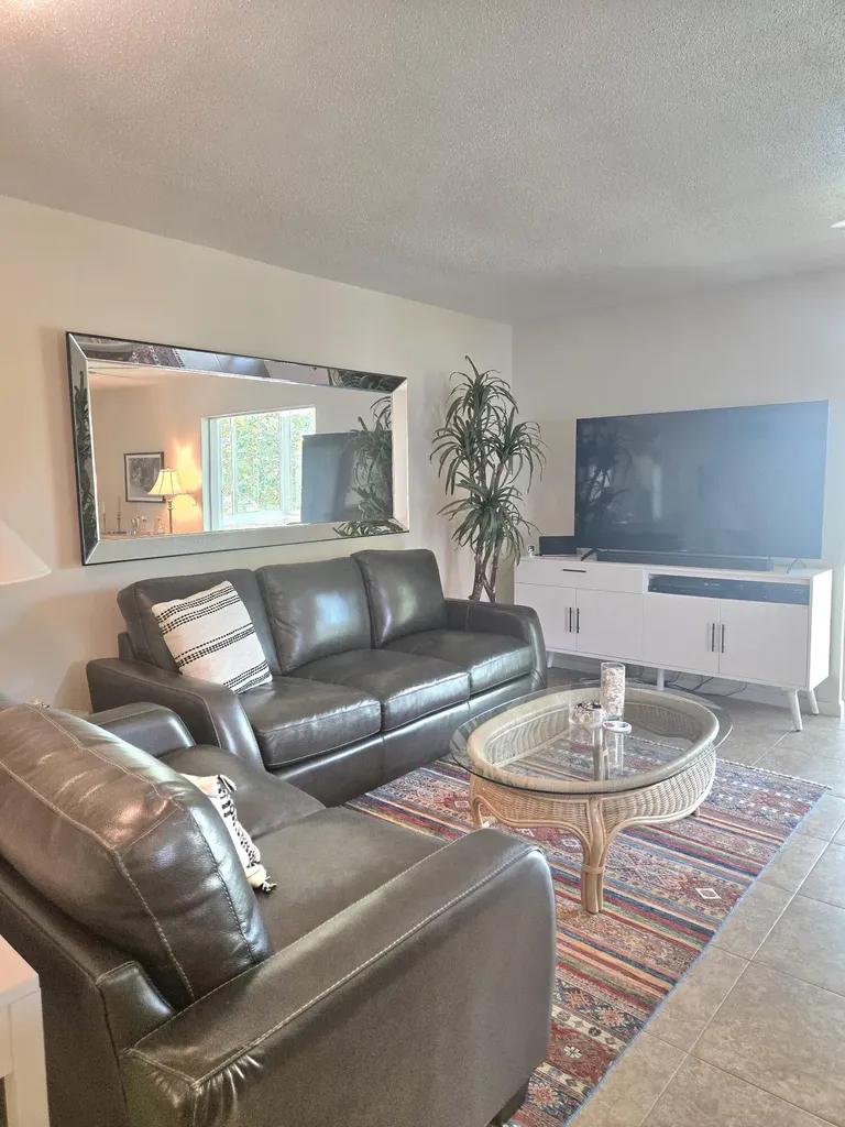 209 Oxford 100 West Palm Beach FL 33417