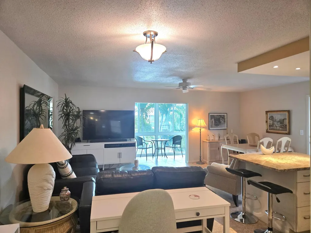 209 Oxford 100 West Palm Beach FL 33417