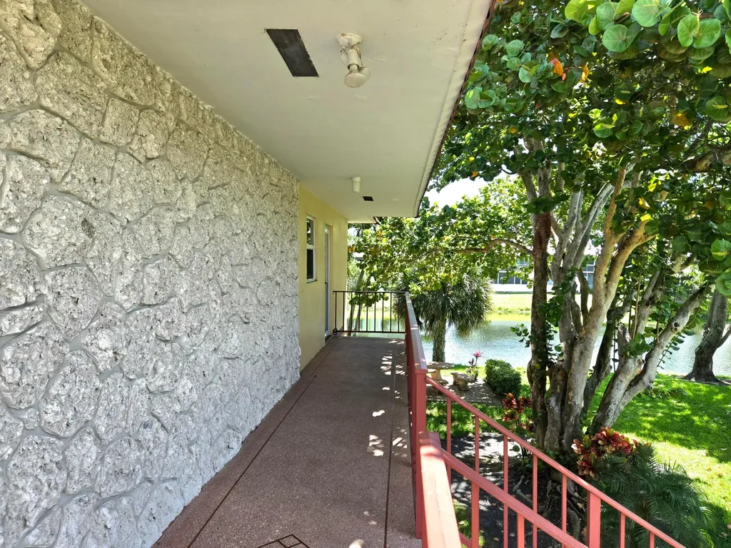 209 Oxford 100 West Palm Beach FL 33417