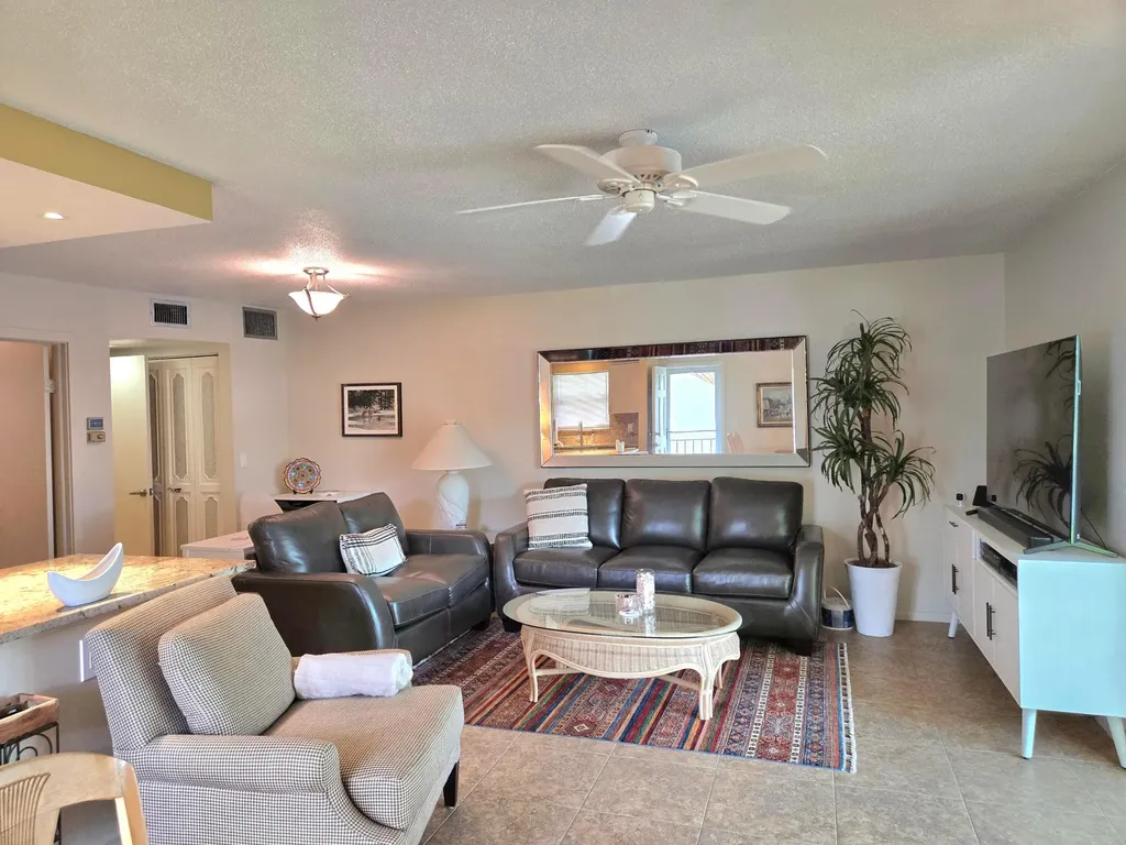 209 Oxford 100 West Palm Beach FL 33417