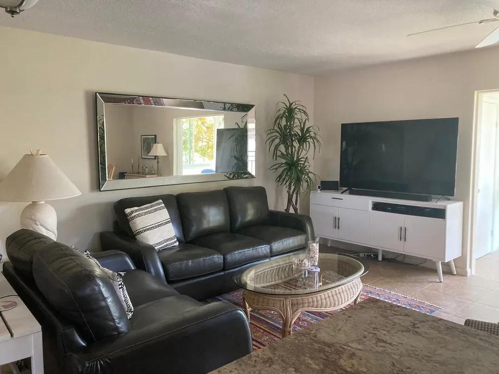 209 Oxford 100 West Palm Beach FL 33417