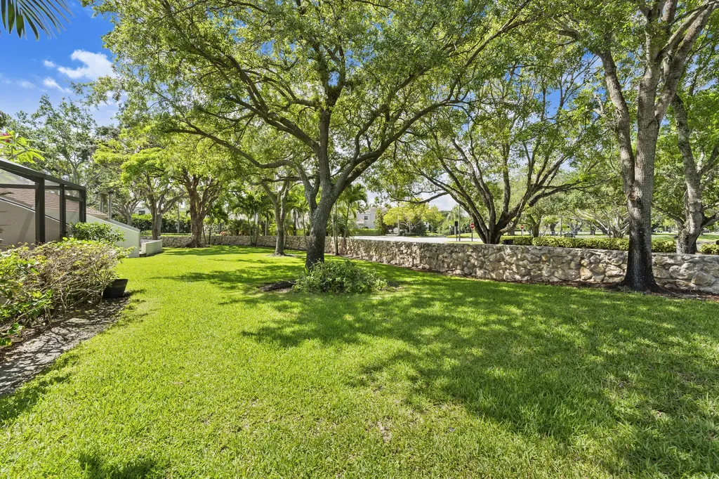 65 Balfour Road E Palm Beach Gardens FL 33418