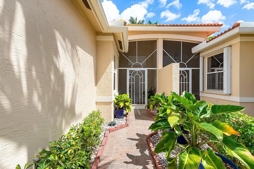 10644 Royal Caribbean Circle Boynton Beach FL 33437