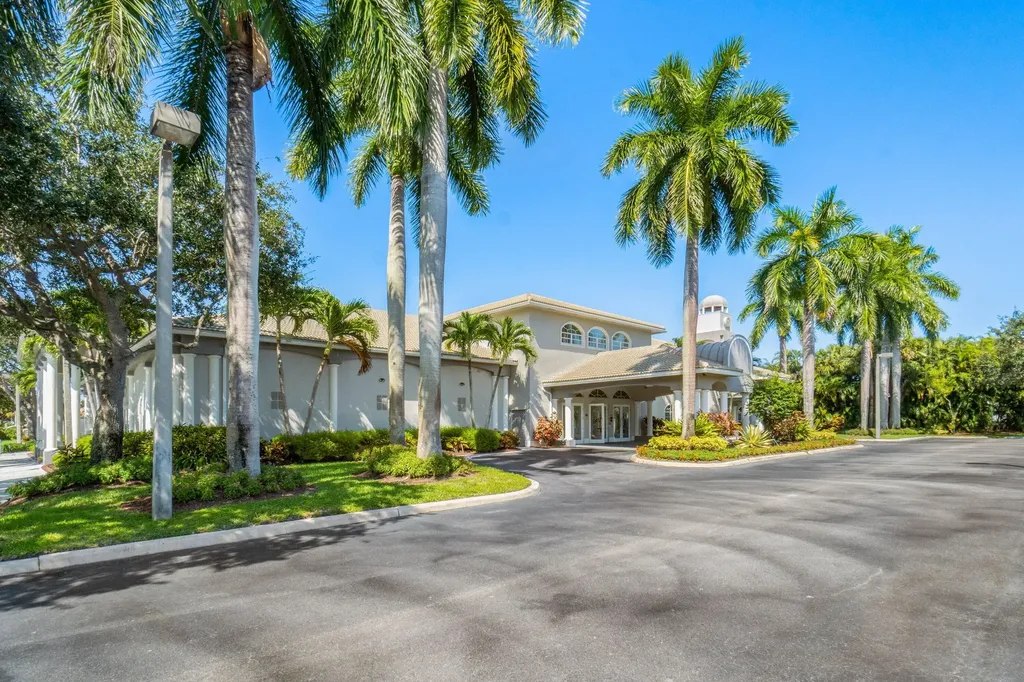 10644 Royal Caribbean Circle Boynton Beach FL 33437