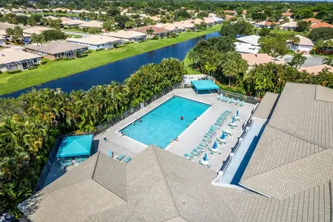 10644 Royal Caribbean Circle Boynton Beach FL 33437