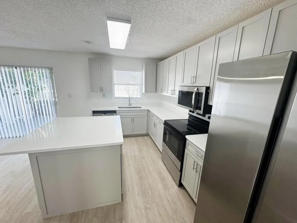3920 Woodside Drive Coral Springs FL 33065