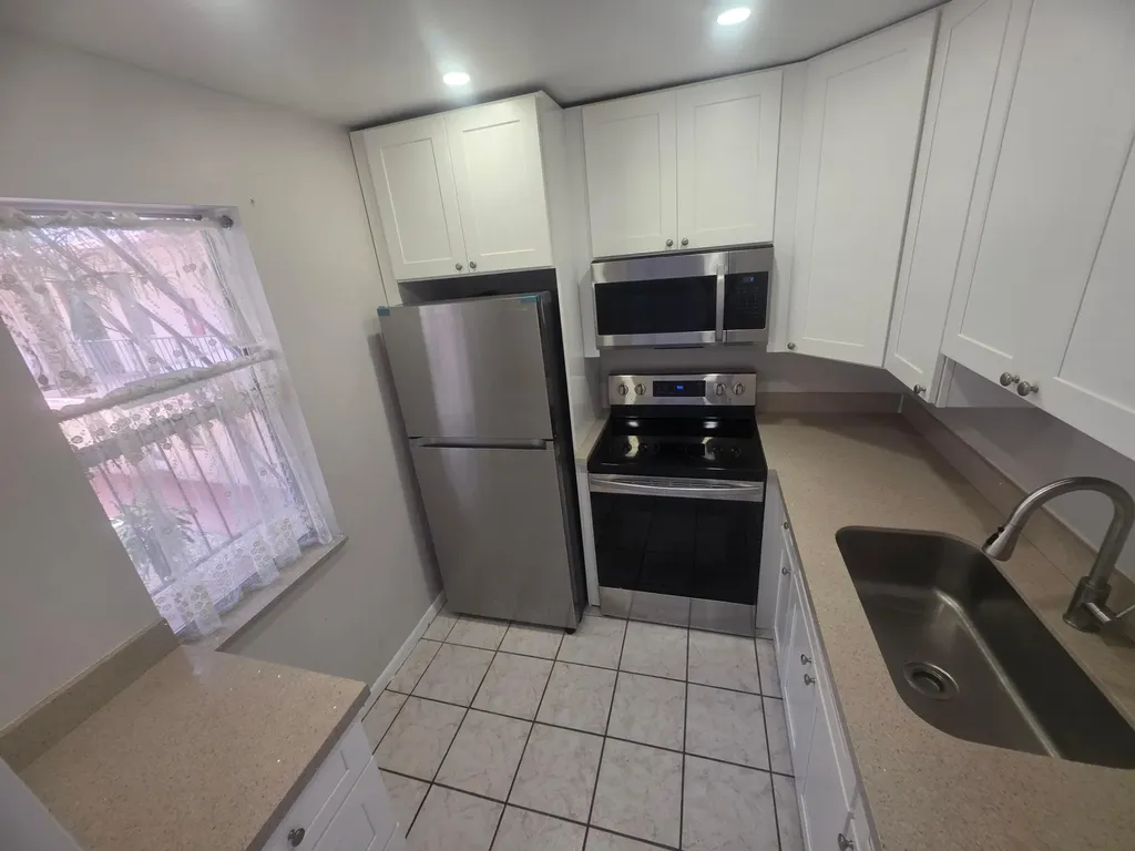 2851 Somerset Drive Lauderdale Lakes FL 33311