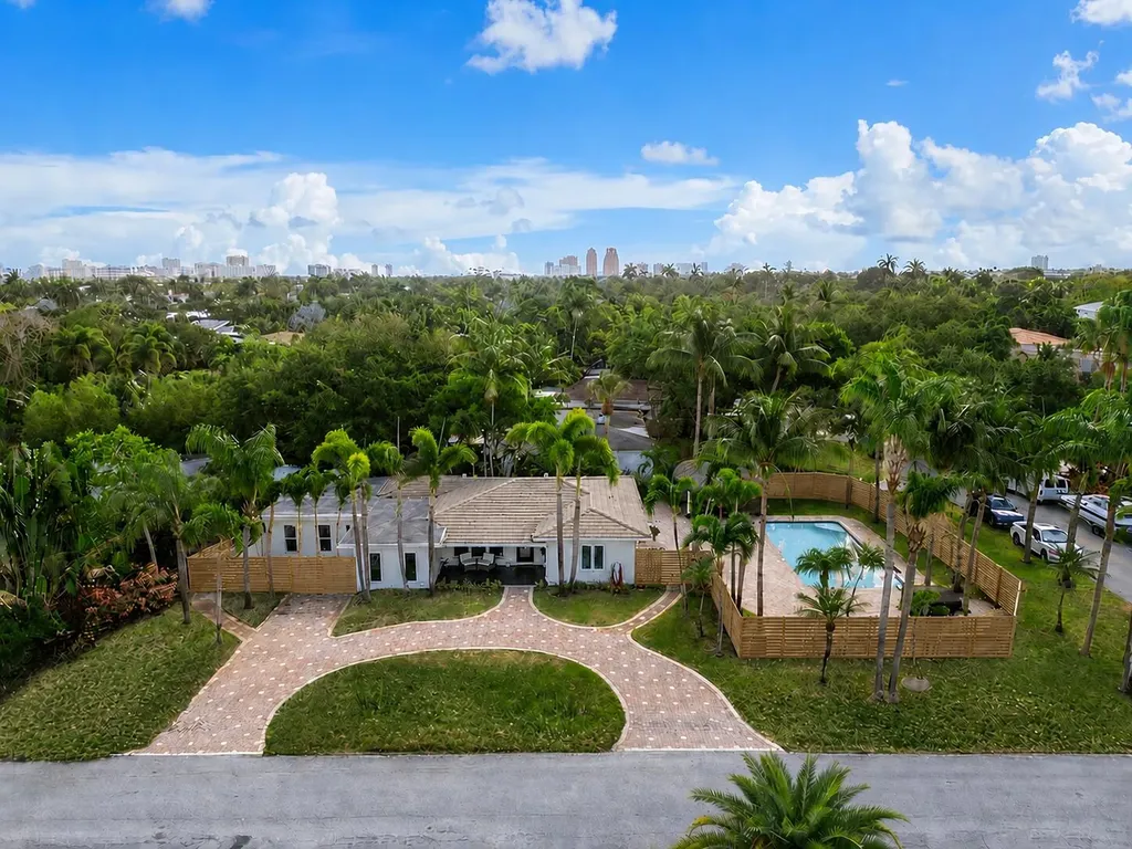 1900 NE 16th Terrace Fort Lauderdale FL 33305