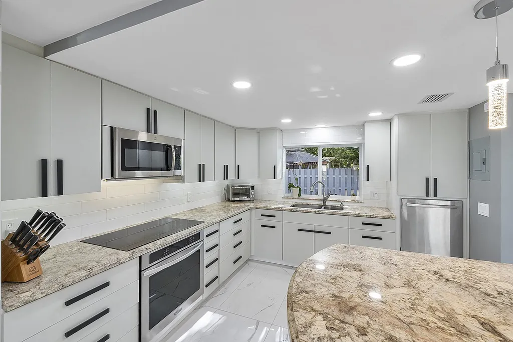 1900 NE 16th Terrace Fort Lauderdale FL 33305