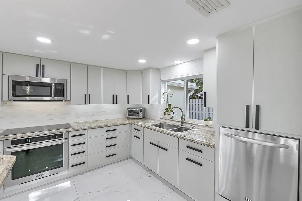 1900 NE 16th Terrace Fort Lauderdale FL 33305