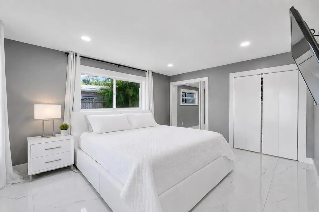 1900 NE 16th Terrace Fort Lauderdale FL 33305