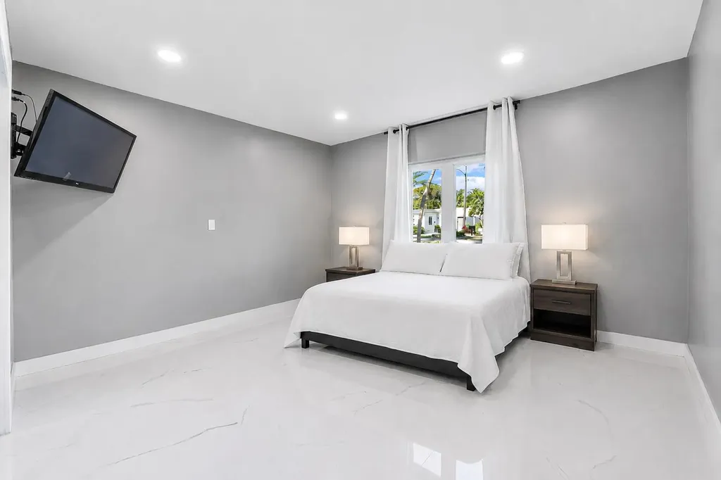 1900 NE 16th Terrace Fort Lauderdale FL 33305