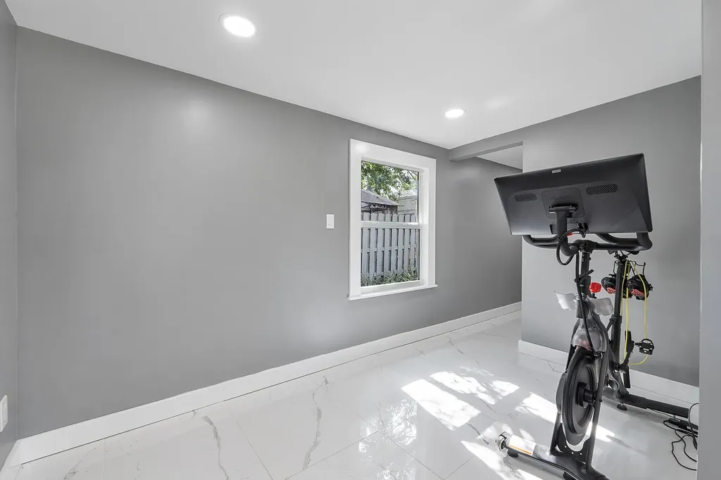 1900 NE 16th Terrace Fort Lauderdale FL 33305