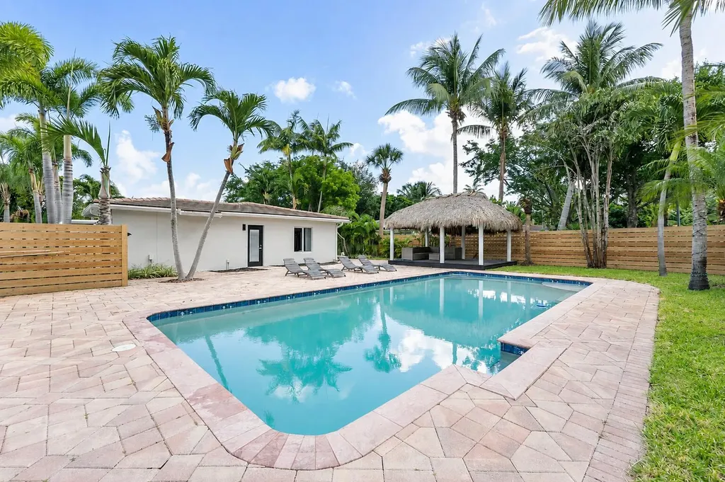 1900 NE 16th Terrace Fort Lauderdale FL 33305