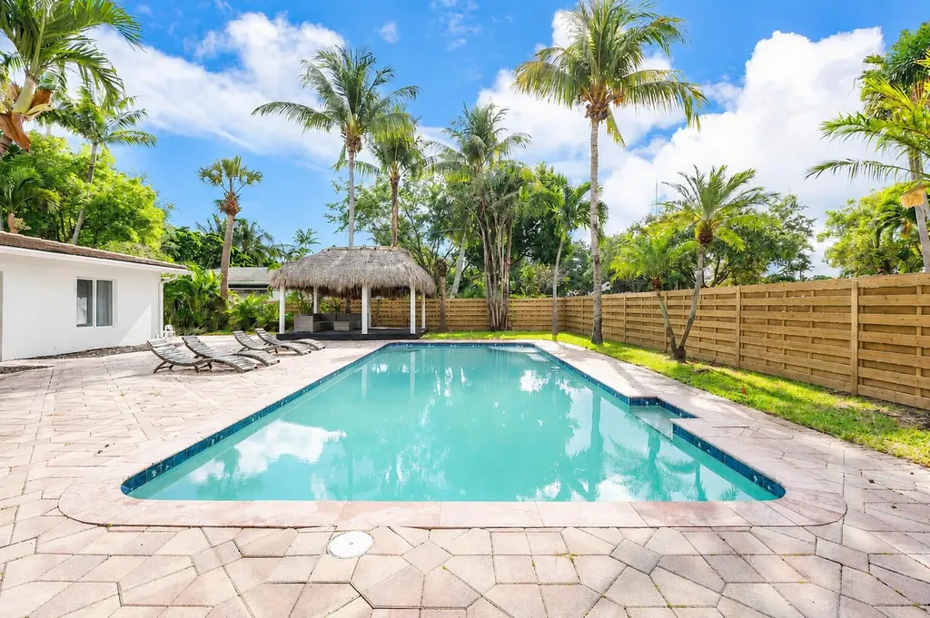 1900 NE 16th Terrace Fort Lauderdale FL 33305