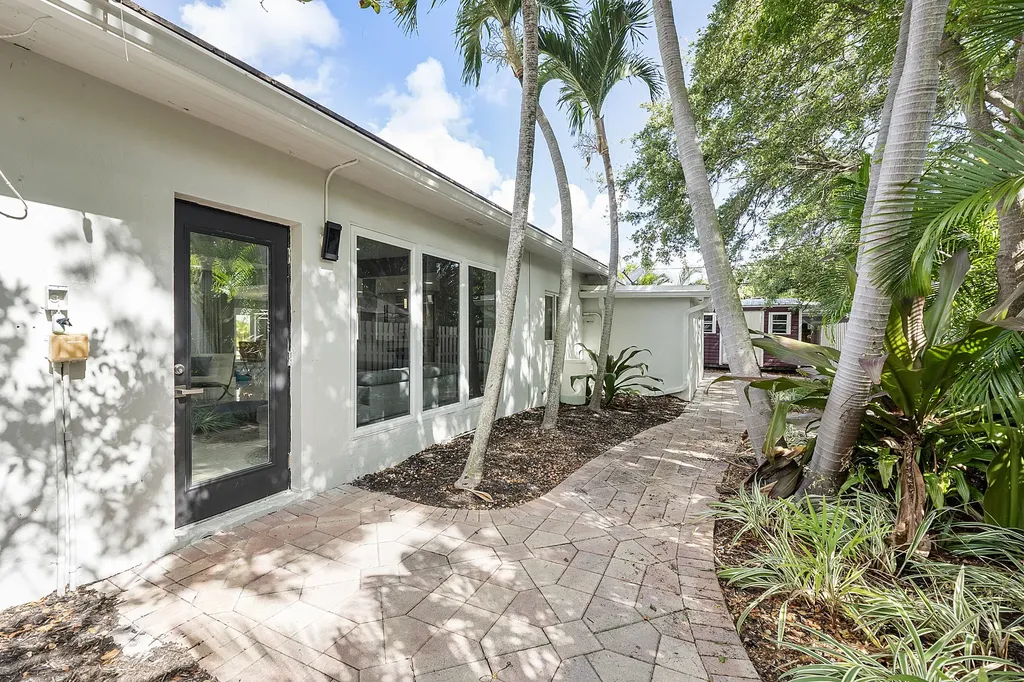 1900 NE 16th Terrace Fort Lauderdale FL 33305