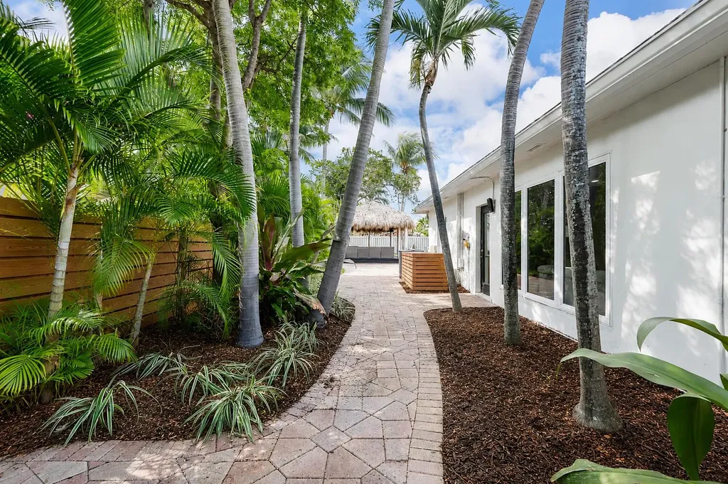 1900 NE 16th Terrace Fort Lauderdale FL 33305