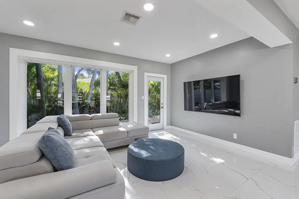 1900 NE 16th Terrace Fort Lauderdale FL 33305