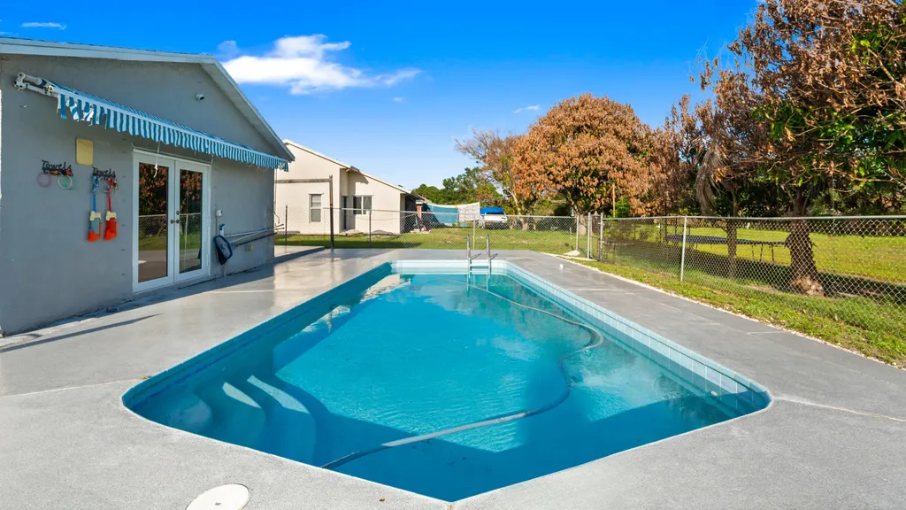 386 SE Oakridge Drive Port St Lucie FL 34984