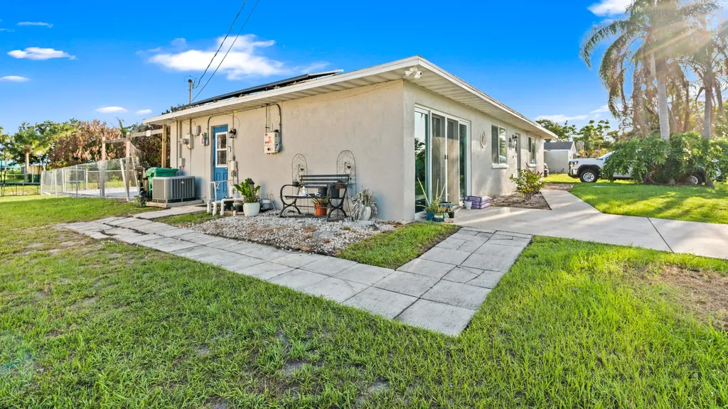 386 SE Oakridge Drive Port St Lucie FL 34984