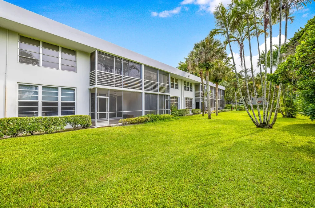 4200 Oaks Terrace Pompano Beach FL 33069