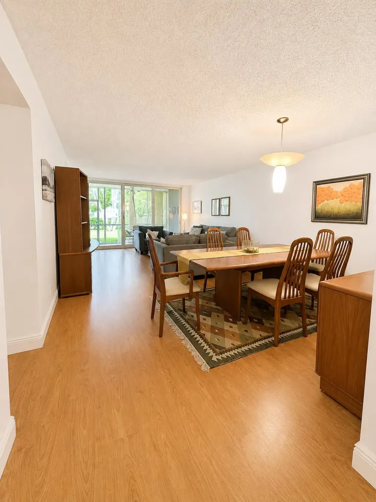 4200 Oaks Terrace Pompano Beach FL 33069