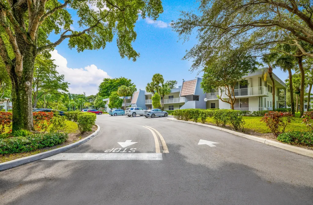 4200 Oaks Terrace Pompano Beach FL 33069