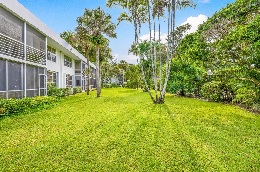 4200 Oaks Terrace Pompano Beach FL 33069