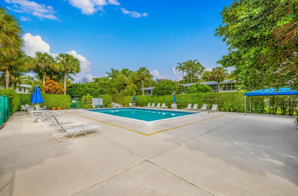 4200 Oaks Terrace Pompano Beach FL 33069
