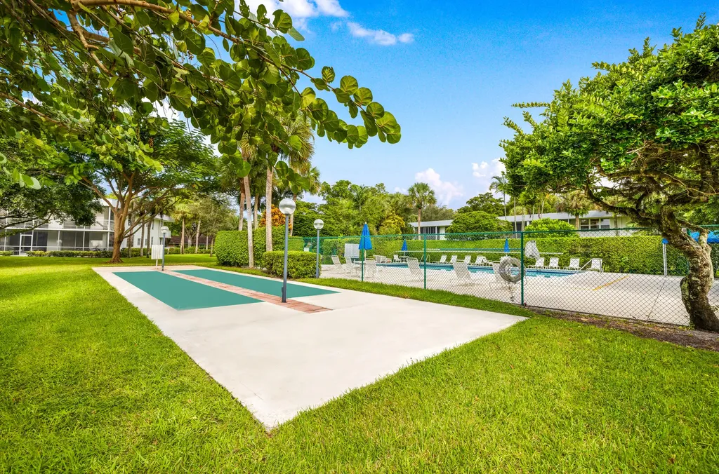 4200 Oaks Terrace Pompano Beach FL 33069