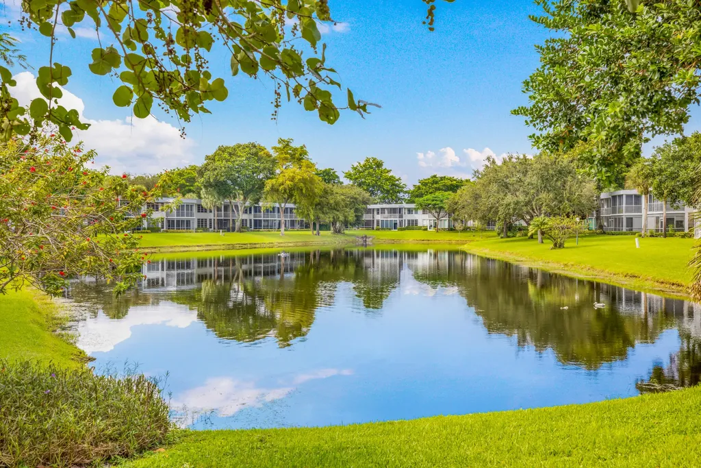 4200 Oaks Terrace Pompano Beach FL 33069