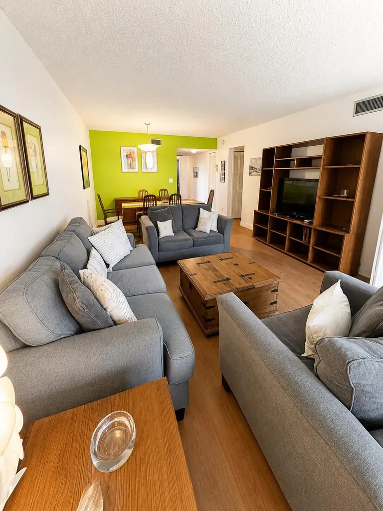 4200 Oaks Terrace Pompano Beach FL 33069