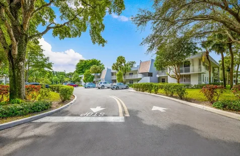 4200 Oaks Terrace Pompano Beach FL 33069