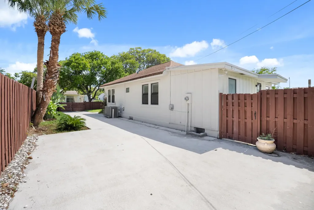 517 55th Street West Palm Beach FL 33407