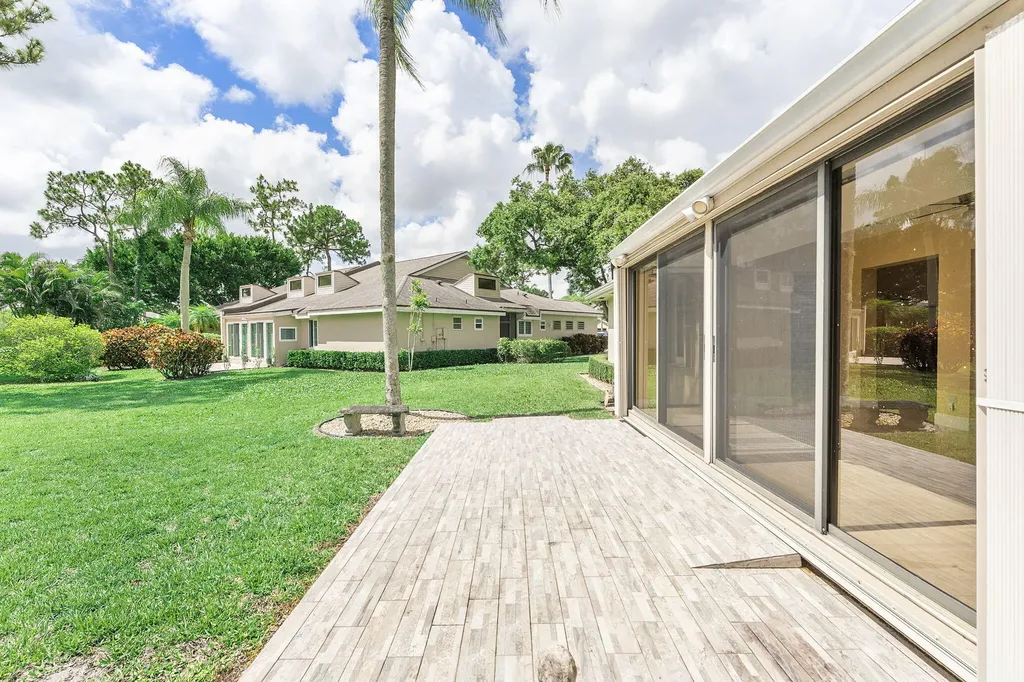 6845 Fountains Circle Lake Worth FL 33467