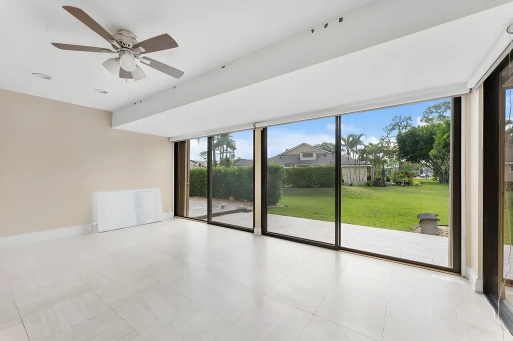 6845 Fountains Circle Lake Worth FL 33467