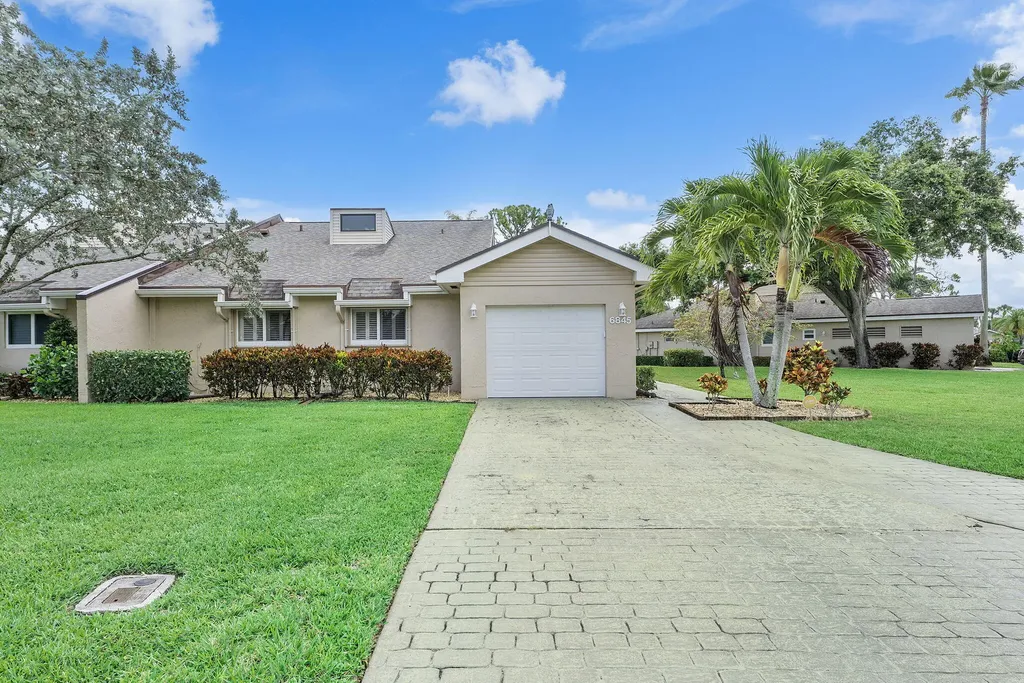 6845 Fountains Circle Lake Worth FL 33467