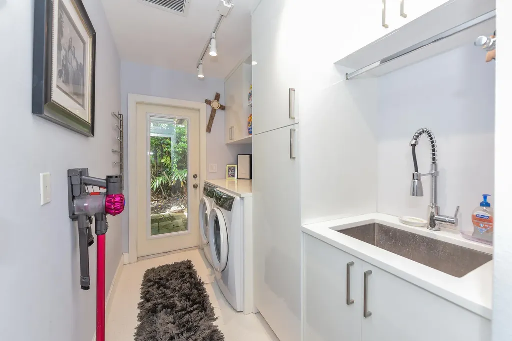 880 Hickory Terrace Boca Raton FL 33486