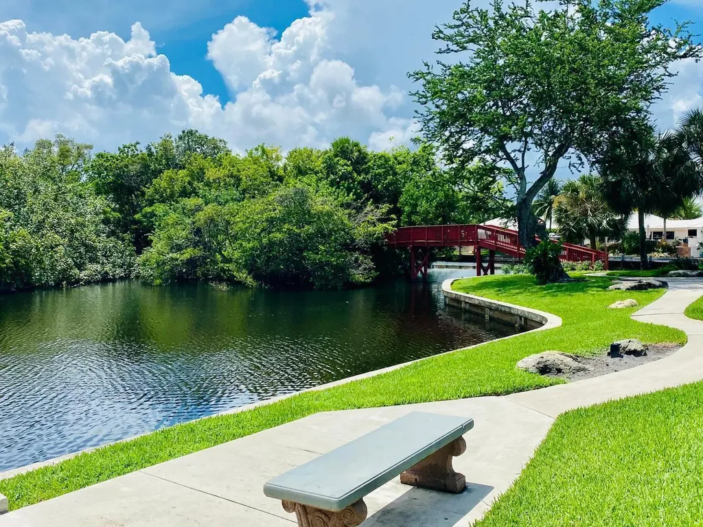 880 Hickory Terrace Boca Raton FL 33486