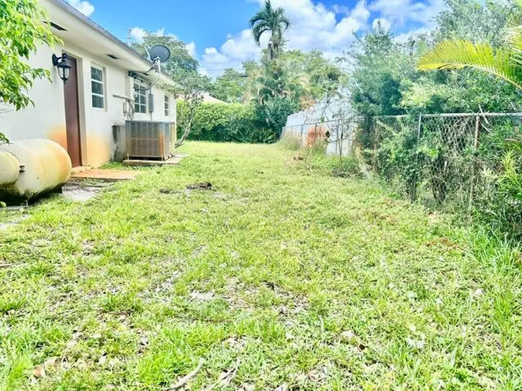 861 NW 72nd Avenue Plantation FL 33317