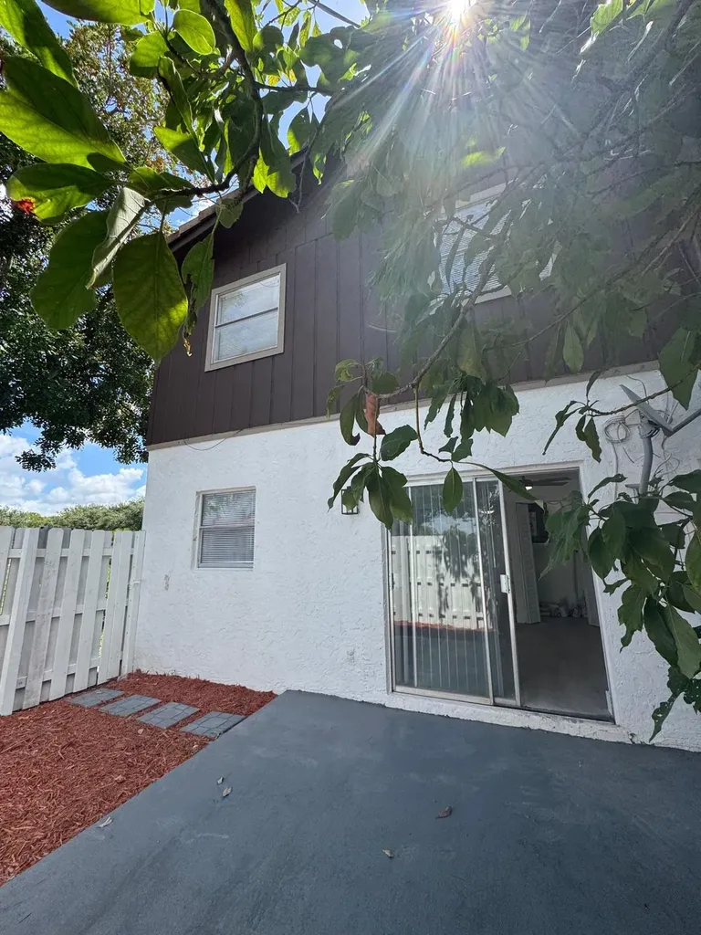3920 Woodside Drive Coral Springs FL 33065