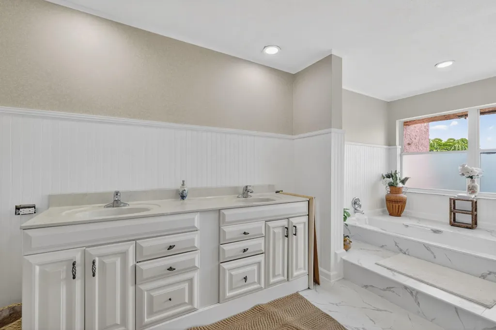 5617 NW 16th Street Lauderhill FL 33313